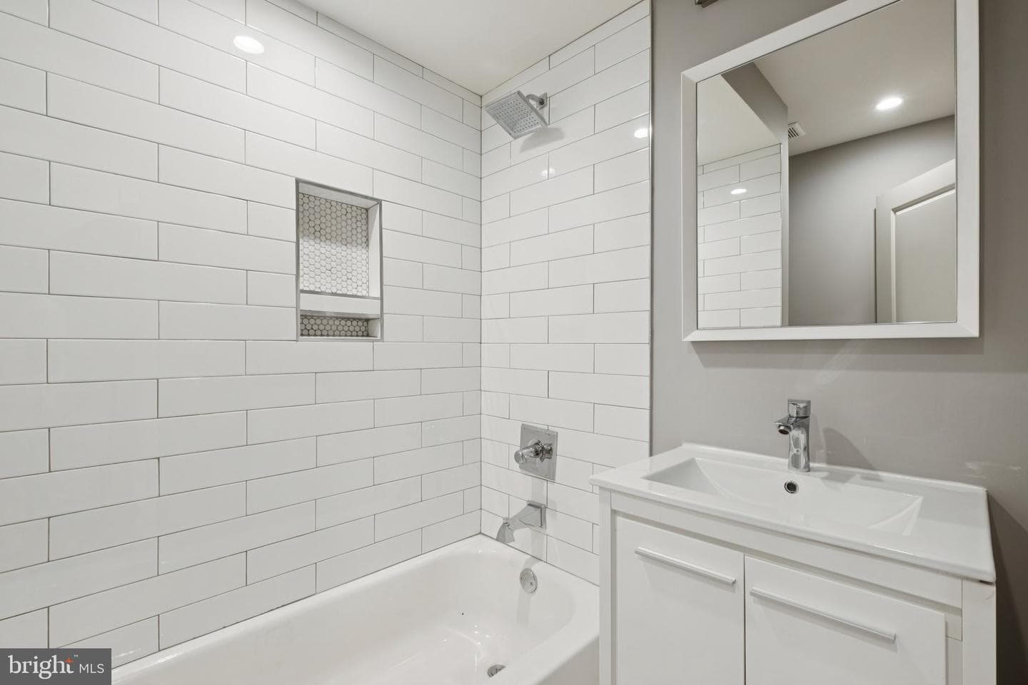 1533 S Lambert Street photo 18