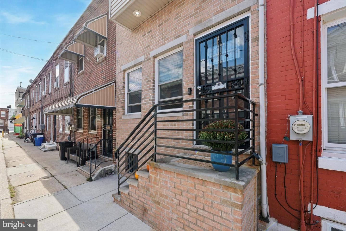 1324 S Hicks Street photo 2