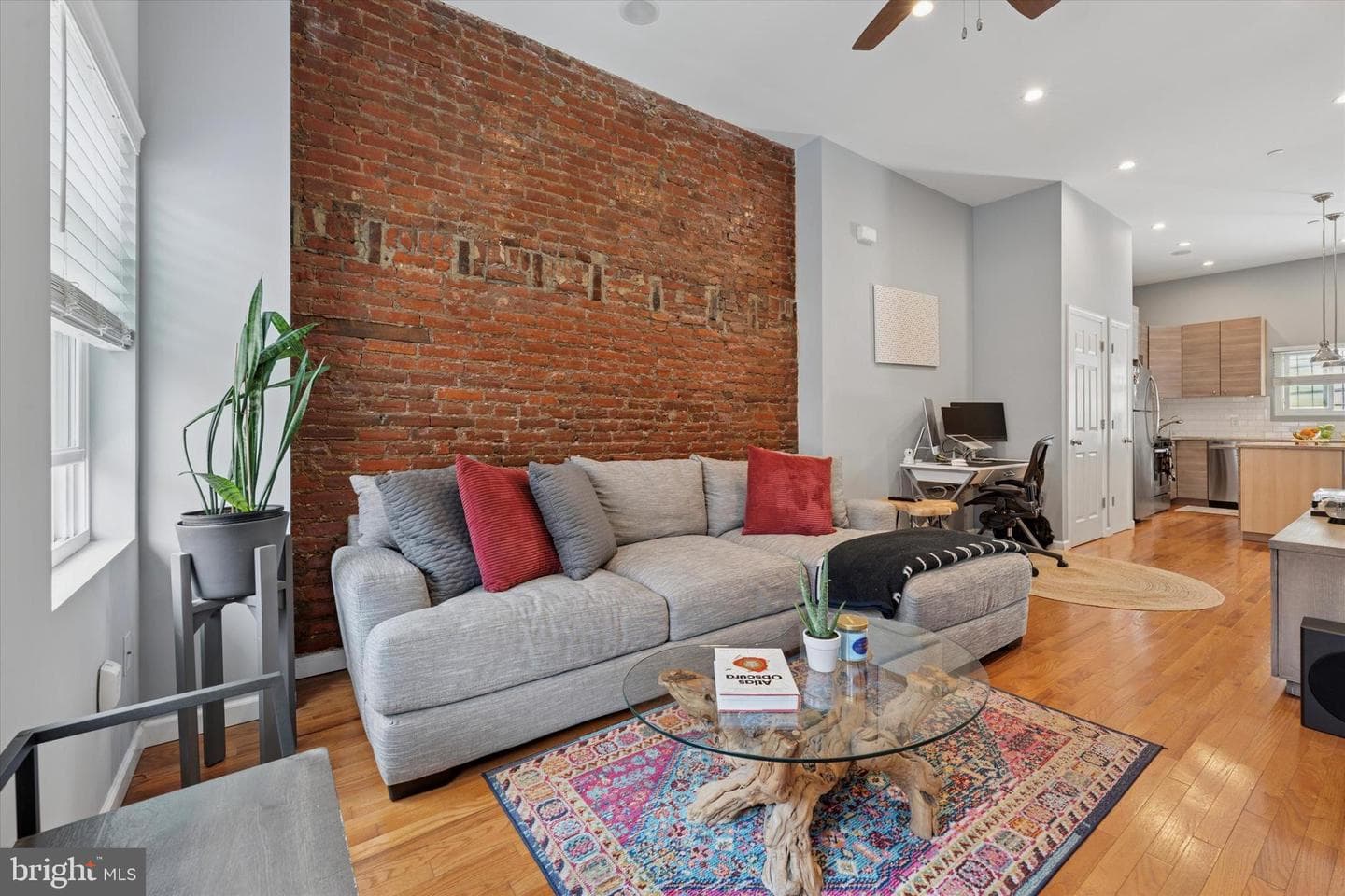 1324 S Hicks Street photo 3