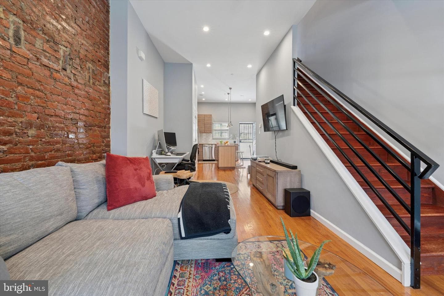 1324 S Hicks Street photo 7