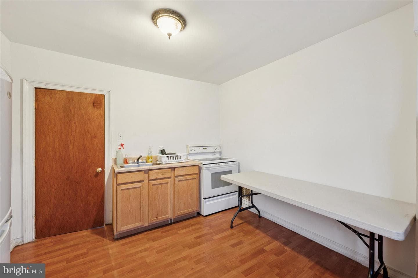 145 E Lehigh Avenue photo 16