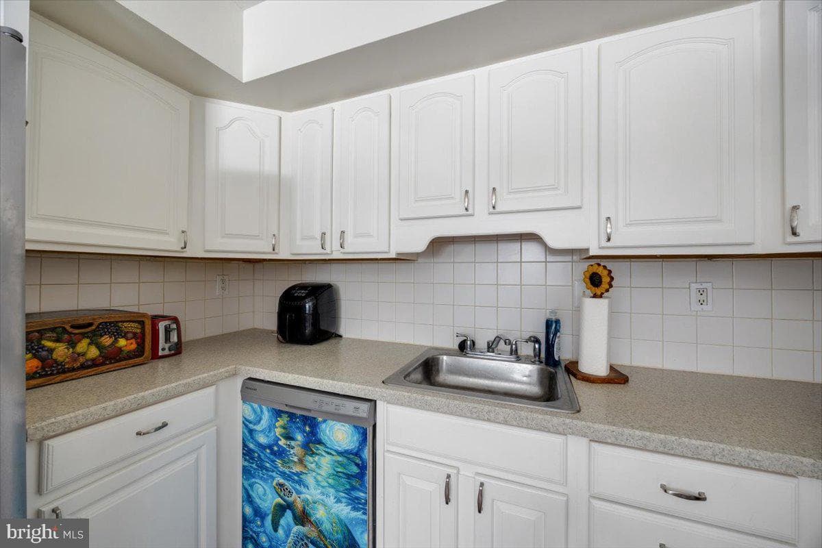 8010 N Ferndale Street photo 14
