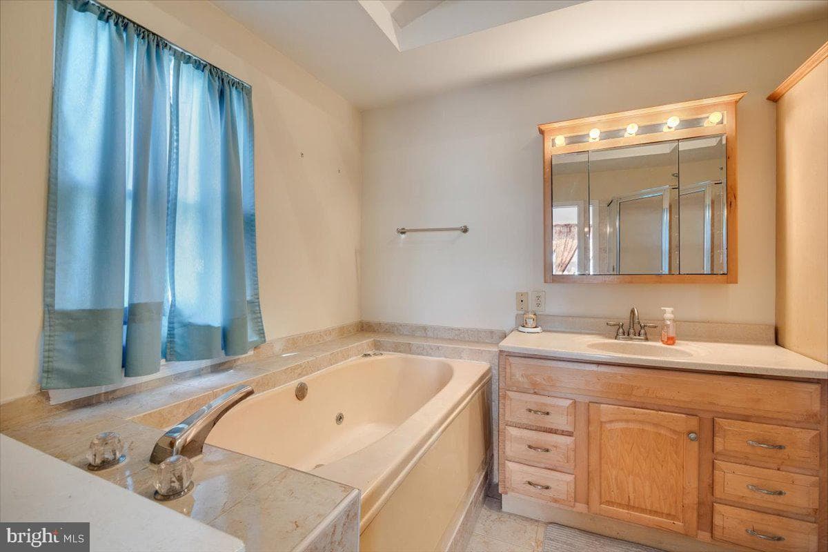 8010 N Ferndale Street photo 21