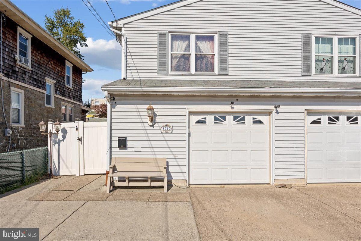 8010 N Ferndale Street photo 3
