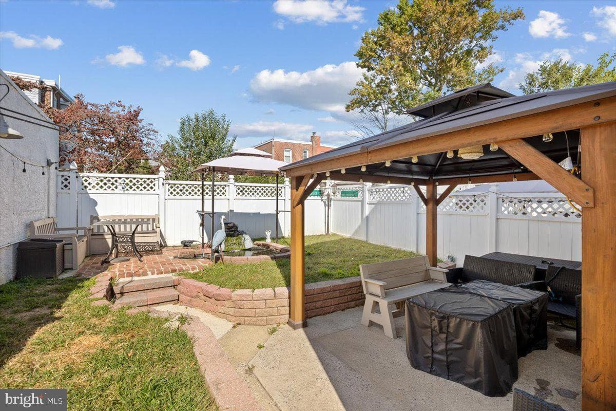 8010 N Ferndale Street photo 32
