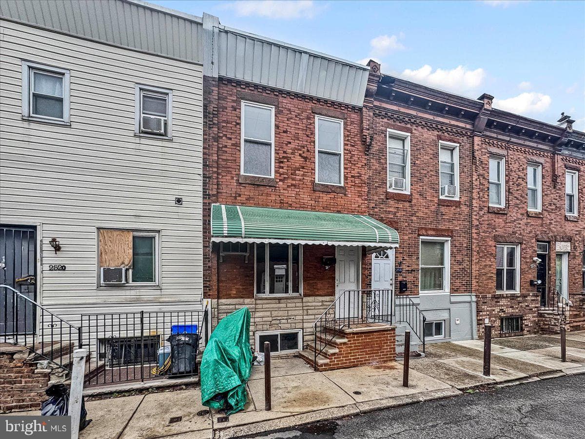 2518 S Fairhill Street photo 3
