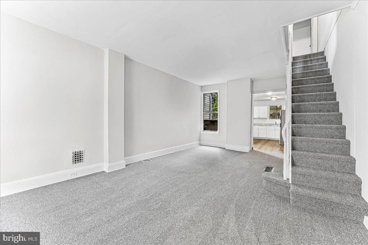 2518 S Fairhill Street photo 4