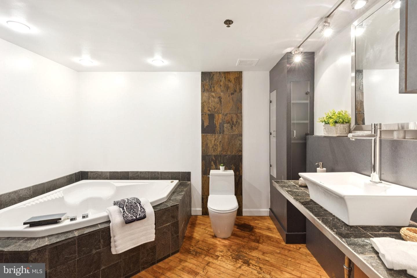 428 N 13th Street #3e photo 8