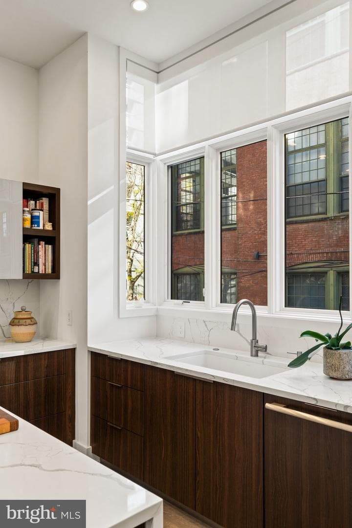 1646 Carlton Street photo 23