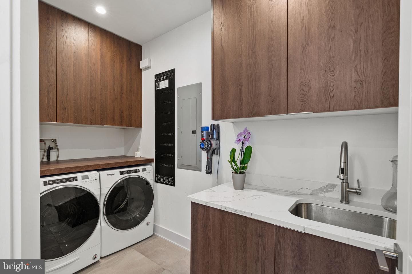 1646 Carlton Street photo 32