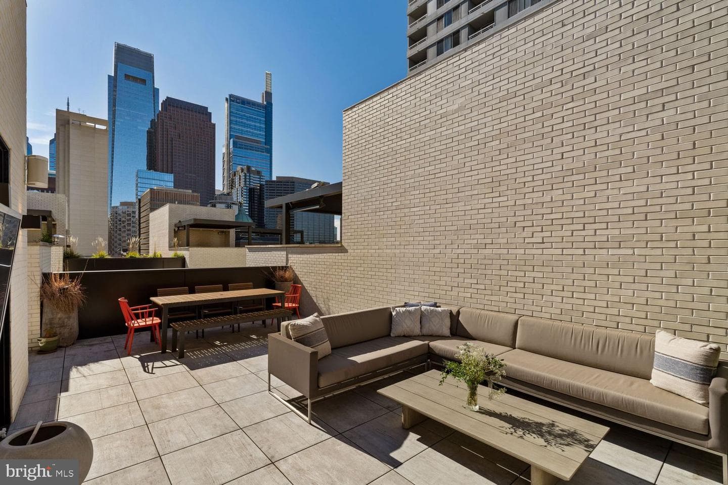 1646 Carlton Street photo 43