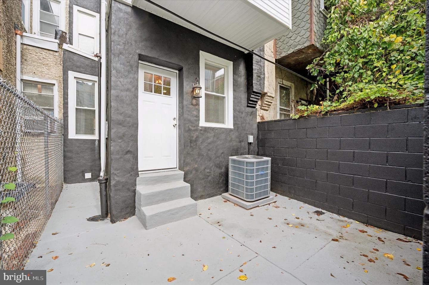 2816 W Albert Street photo 12