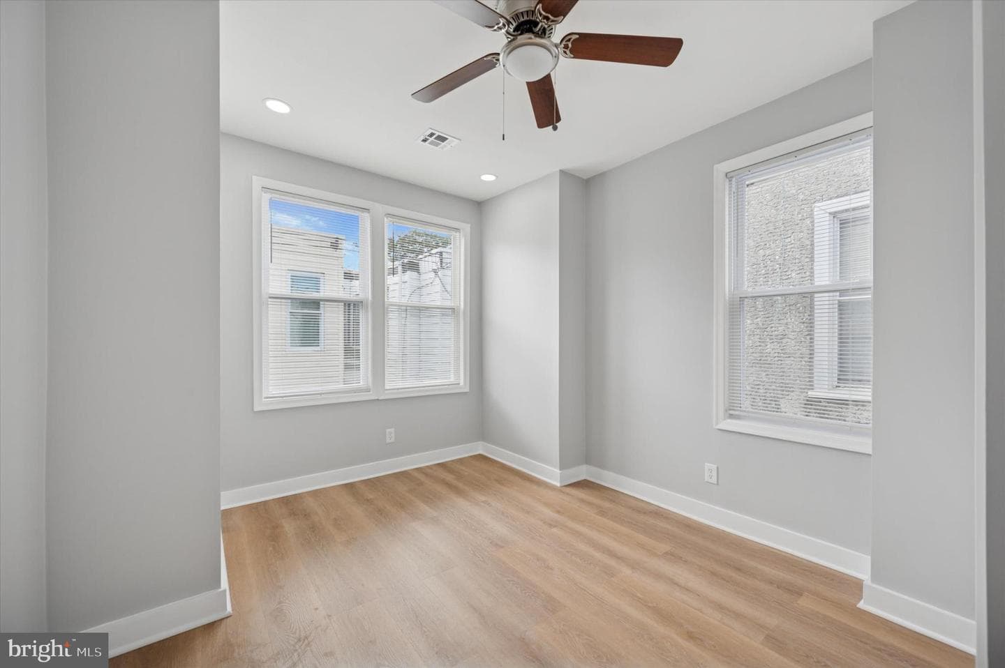 2816 W Albert Street photo 20