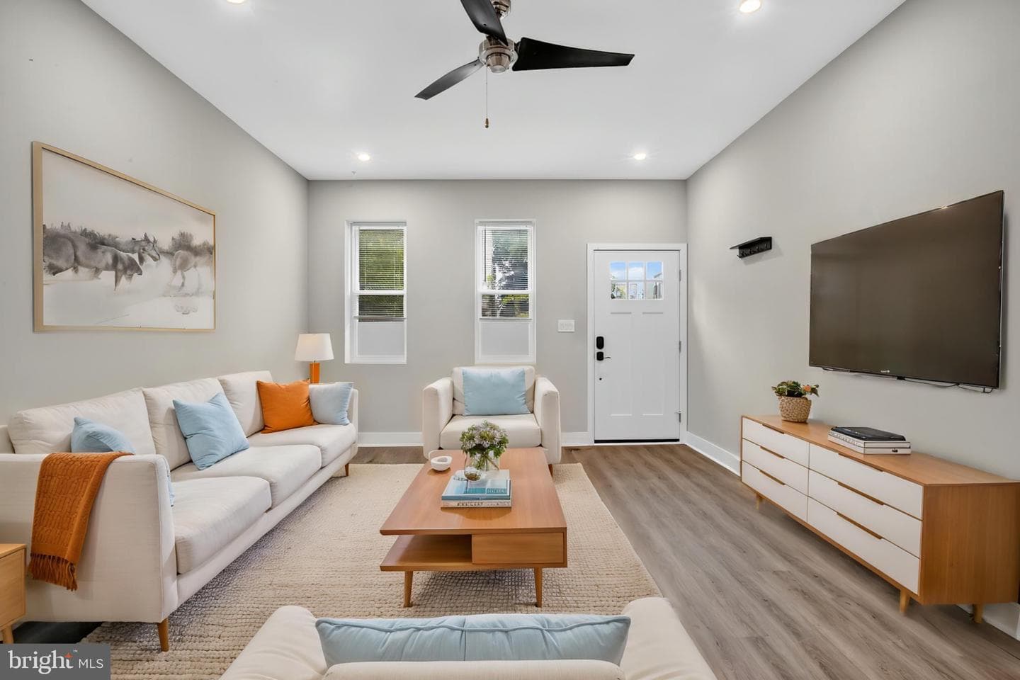 2467 Amber Street photo 1