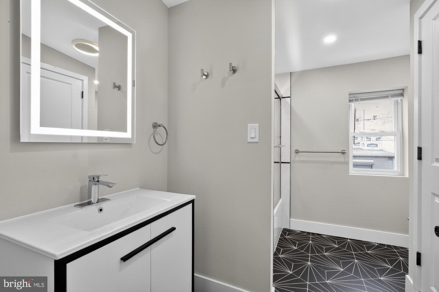 2467 Amber Street photo 16