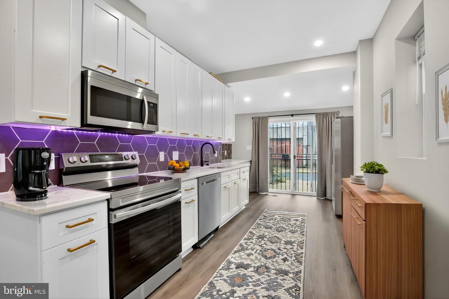 2467 Amber Street photo 2