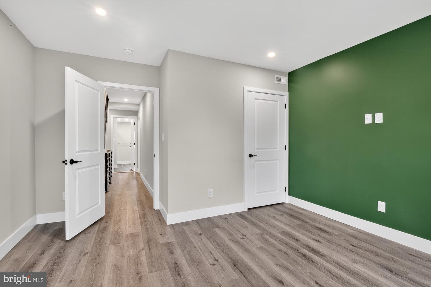 2467 Amber Street photo 22