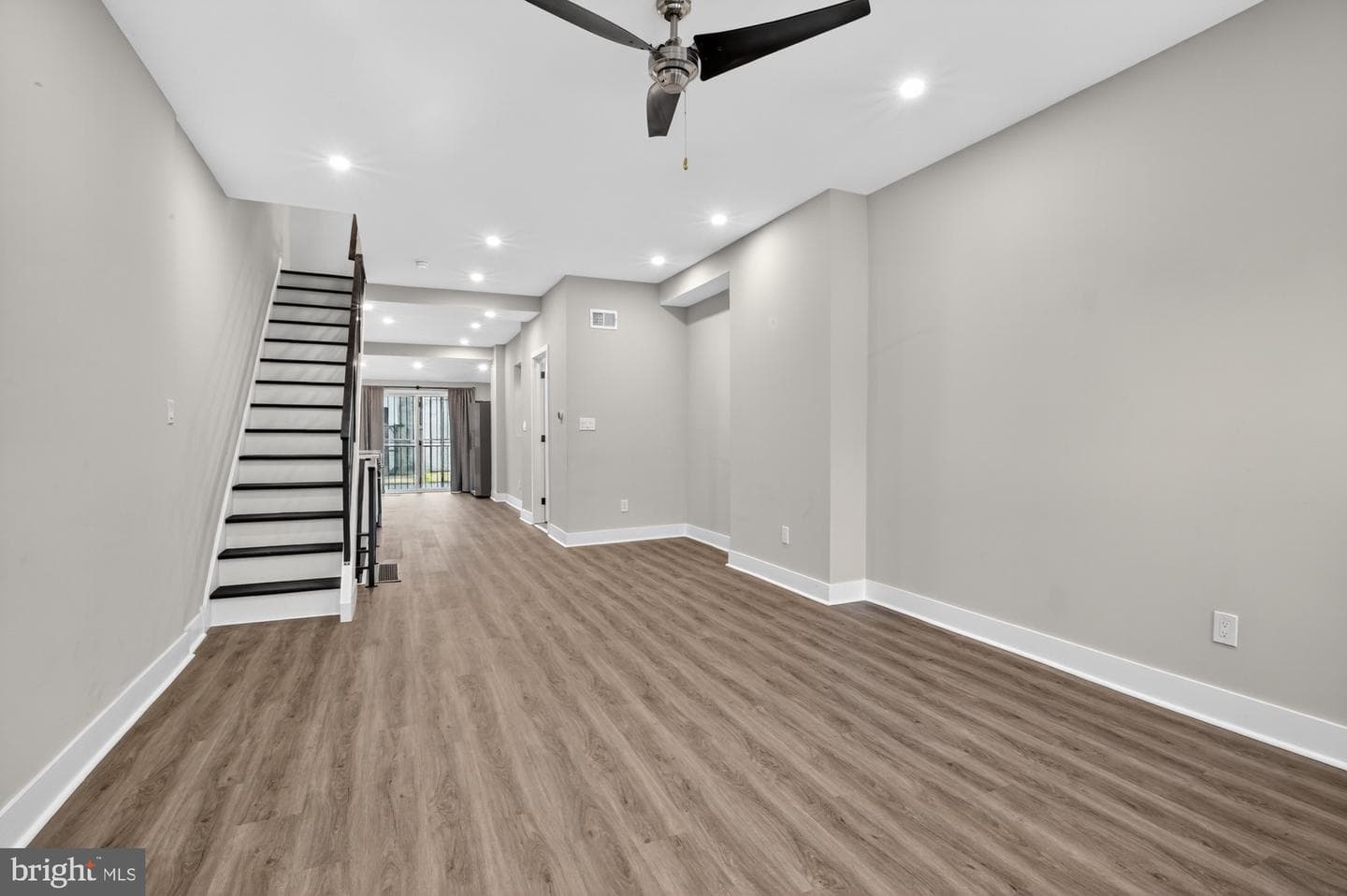 2467 Amber Street photo 9