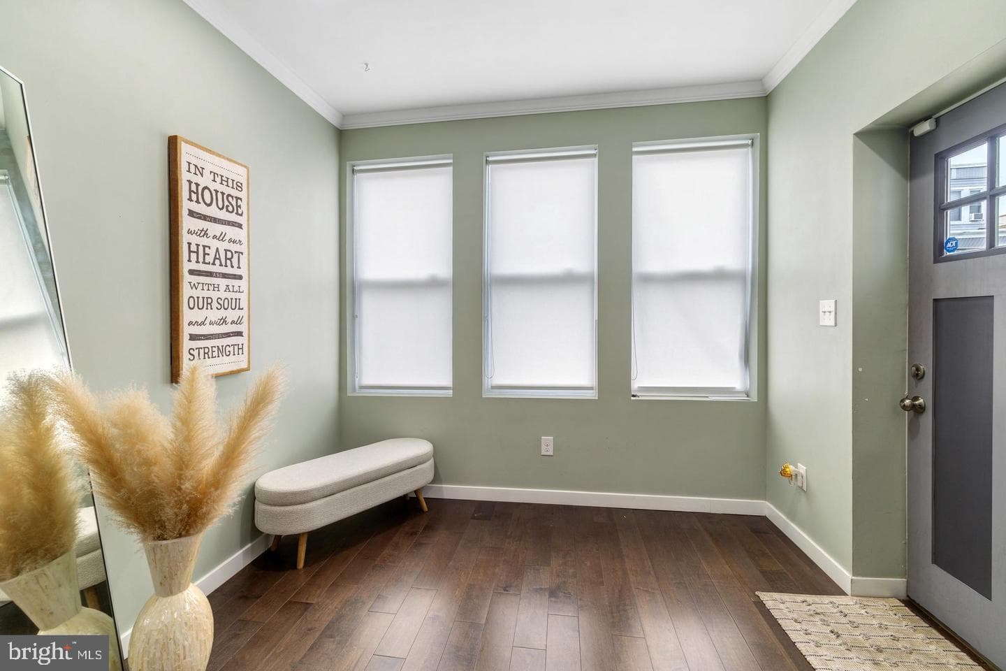 1741 Georges Lane photo 2