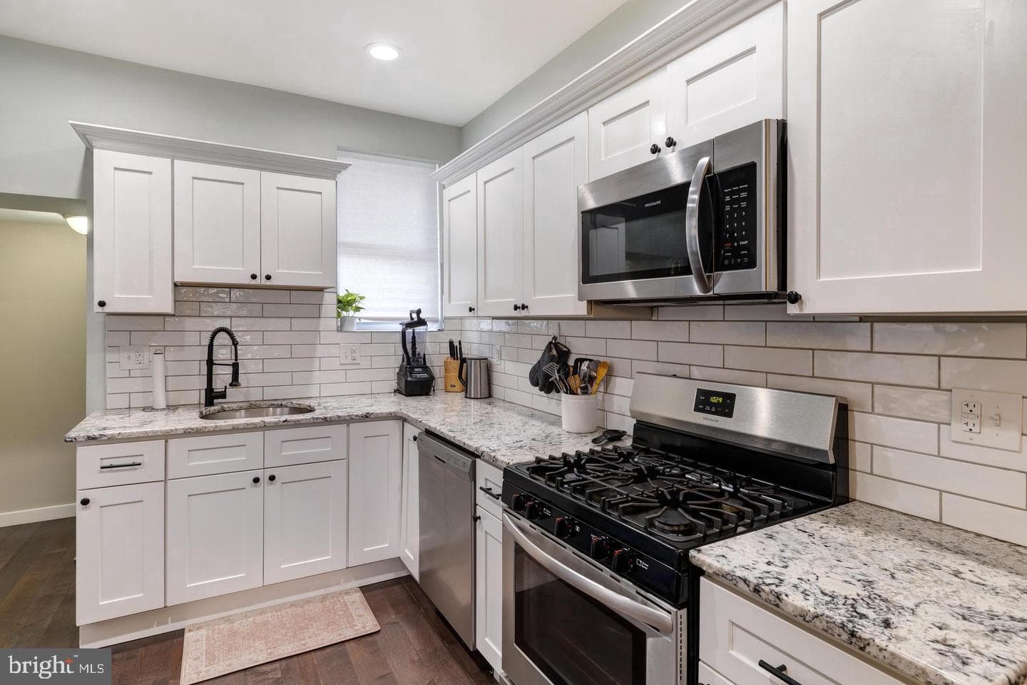 1741 Georges Lane photo 9