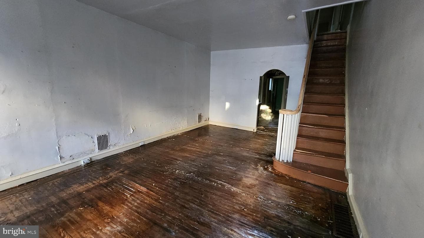 2113 N Franklin Street photo 3