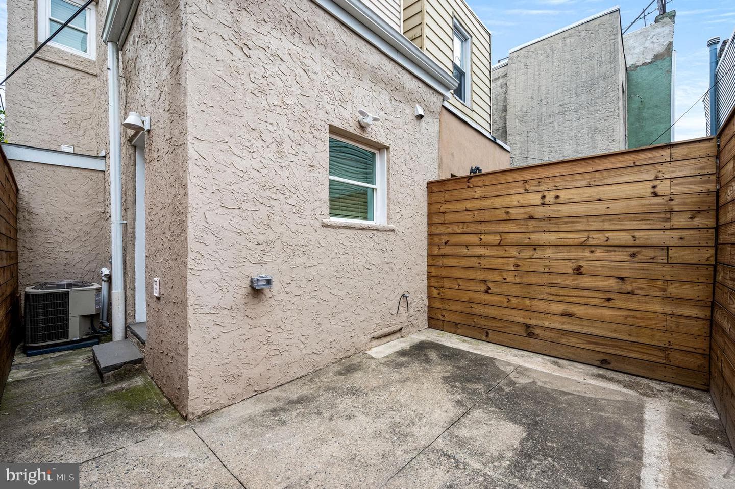 2208 S 10th Street S photo 23
