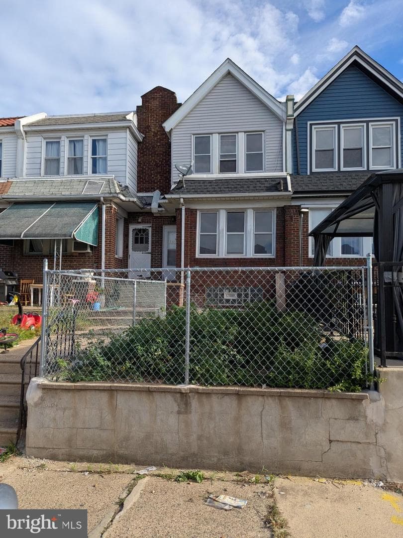 1425 Fanshawe Street photo 2