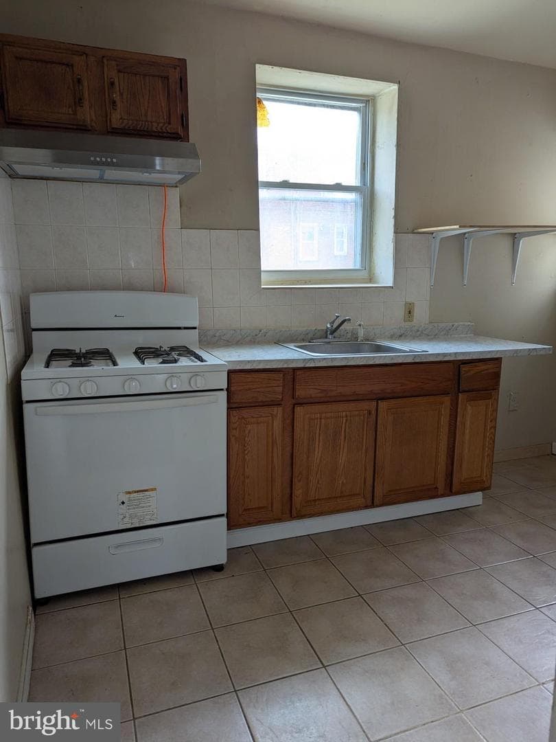 1425 Fanshawe Street photo 7