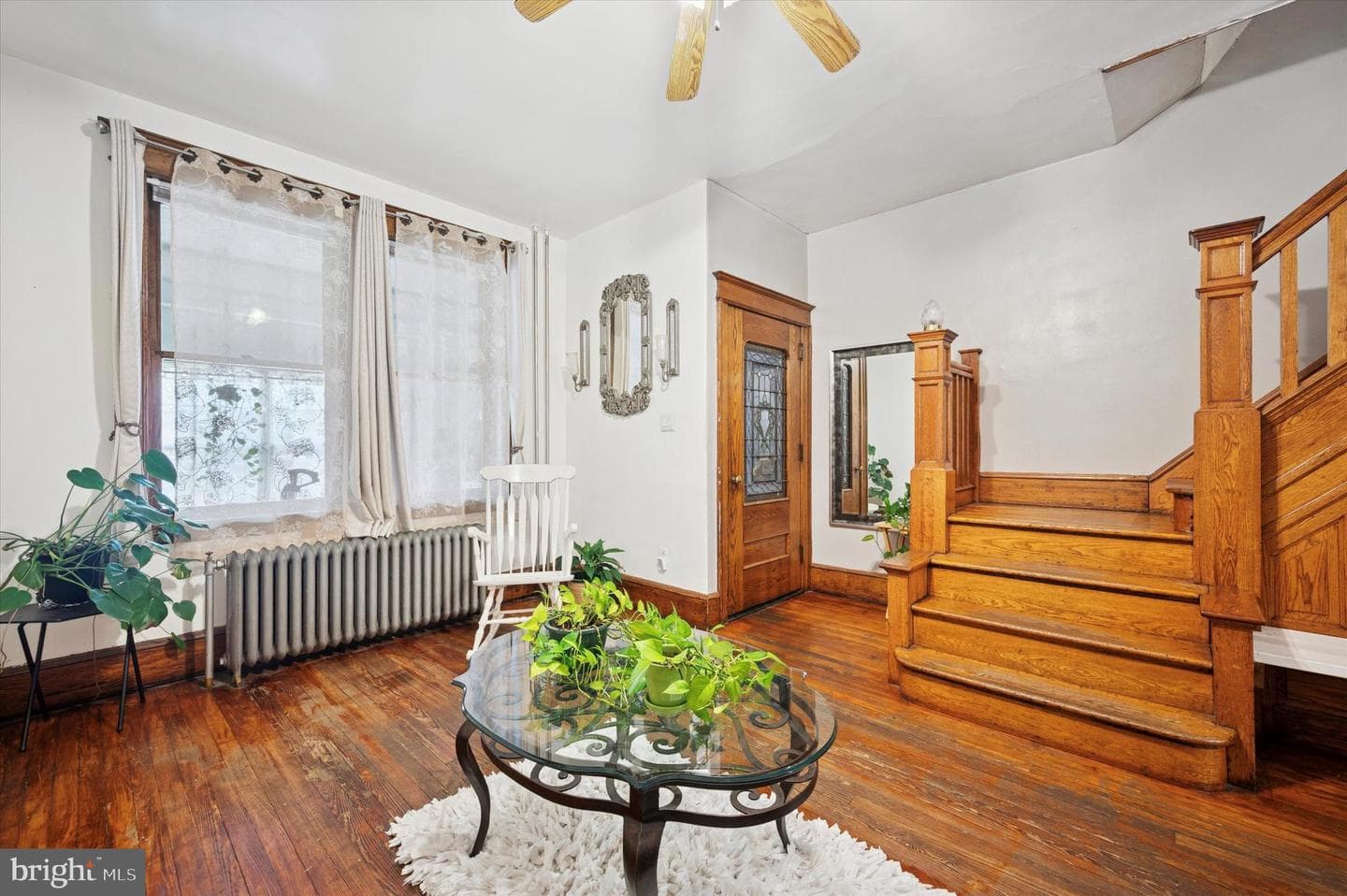 2046 E Ontario Street photo 3