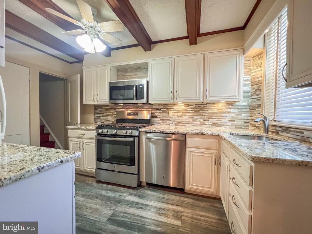 1208 Haworth Street photo 9