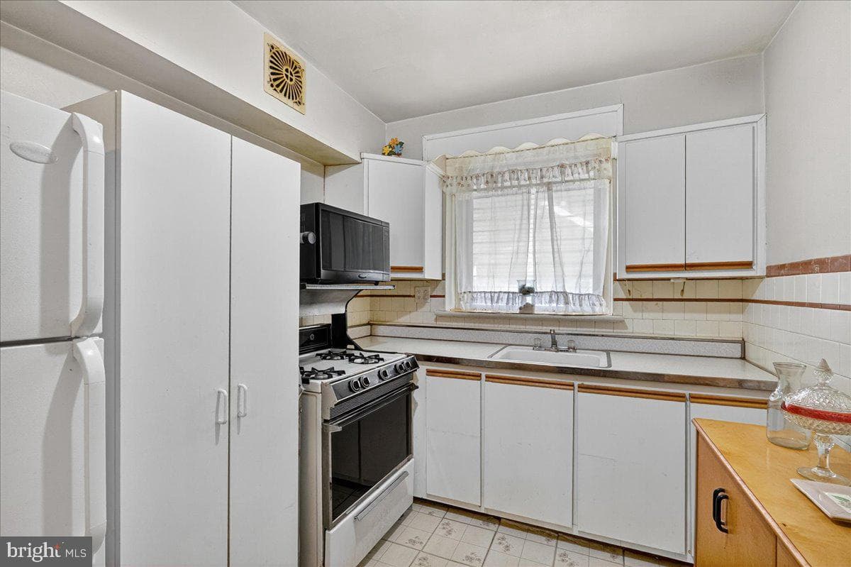 2321 Emerson Street photo 9