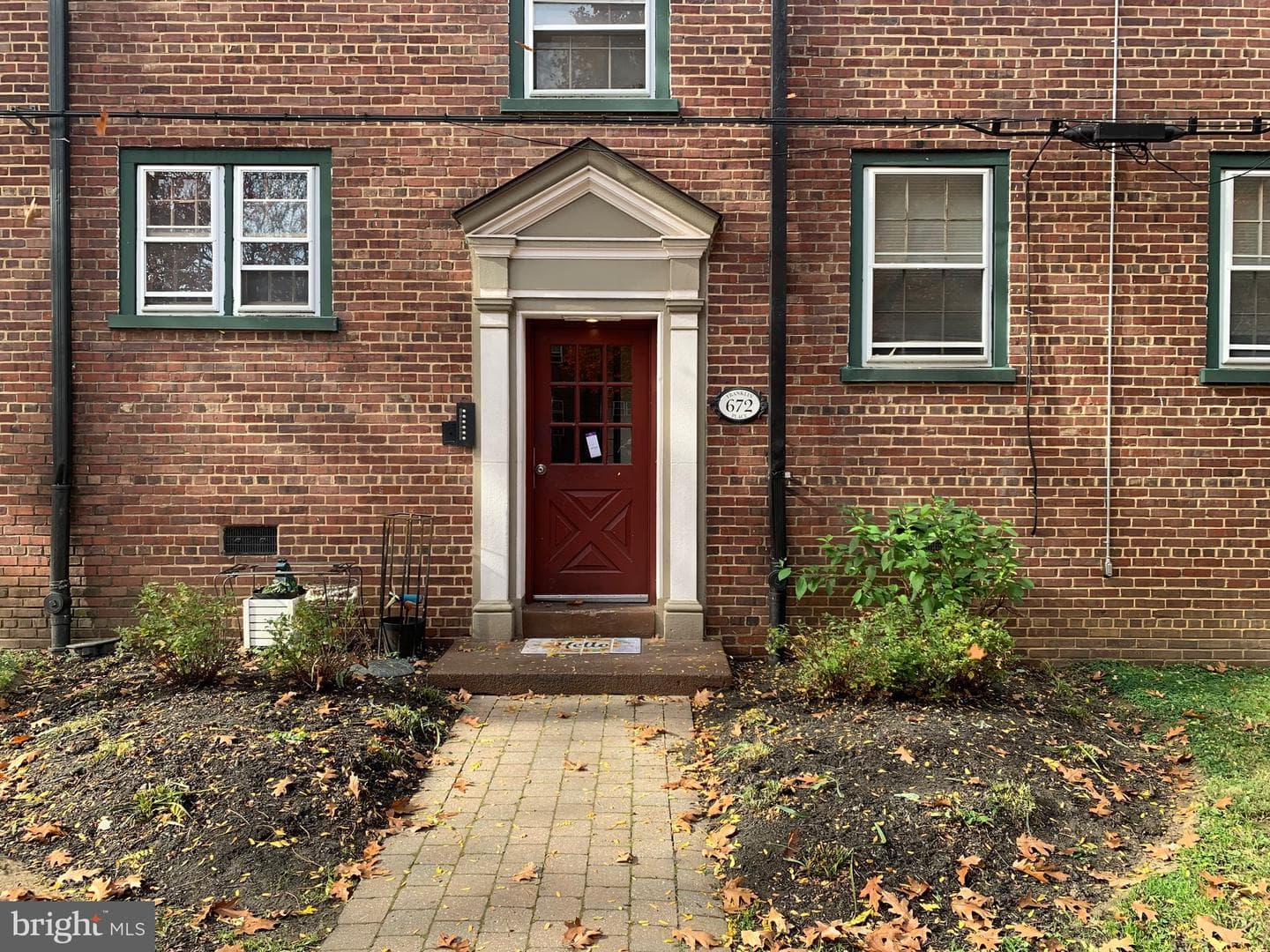 672 Franklin Place #a photo 2