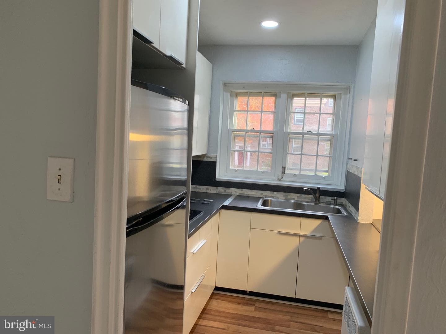 672 Franklin Place #a photo 6