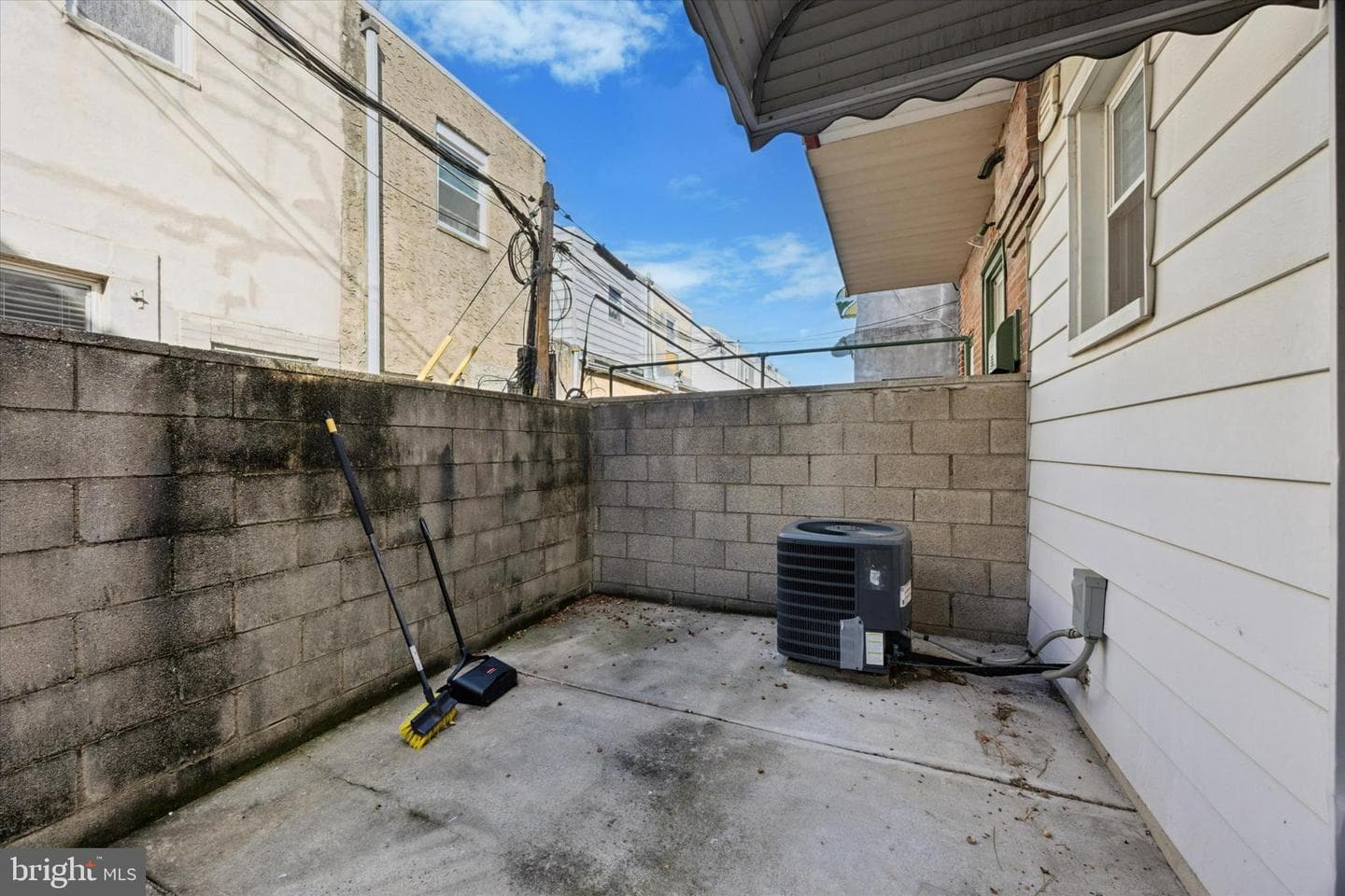 2142 S Hicks Street photo 14