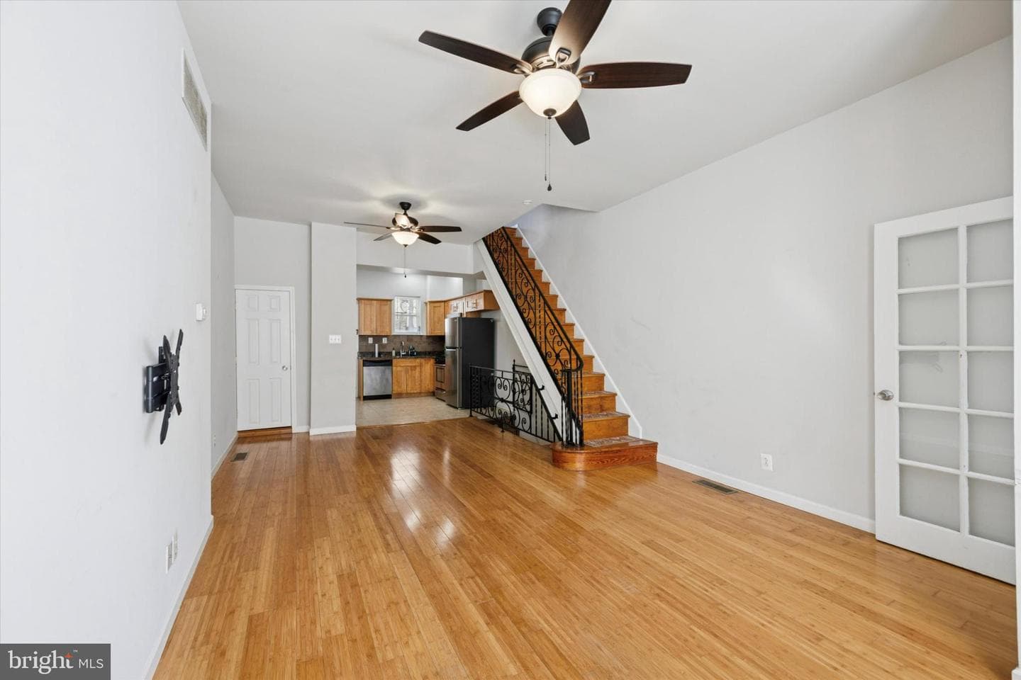 2142 S Hicks Street photo 4