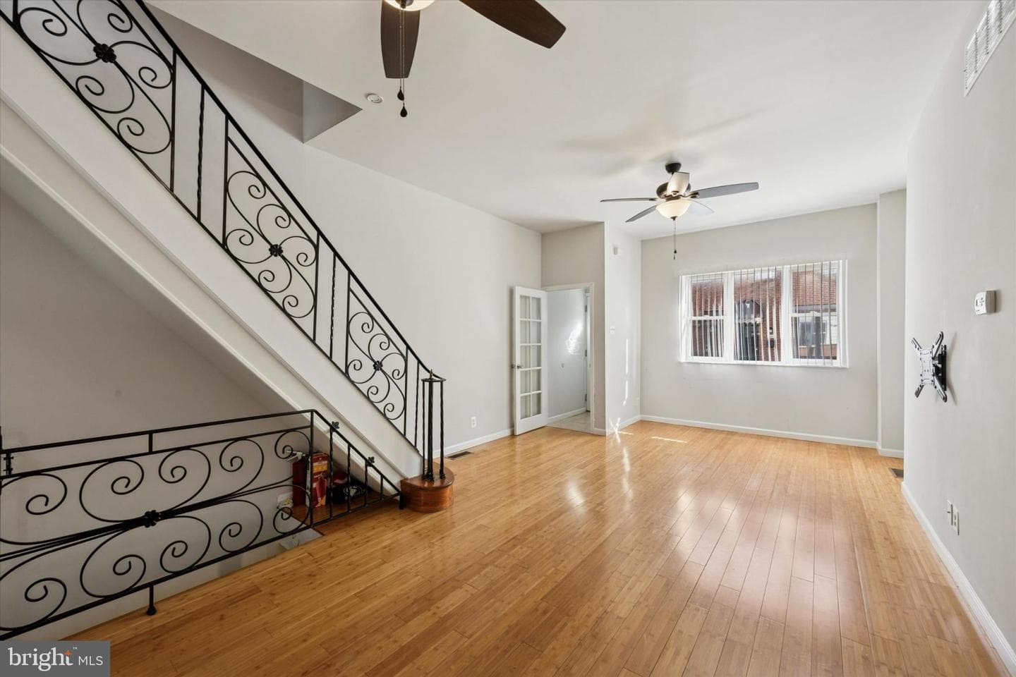 2142 S Hicks Street photo 5