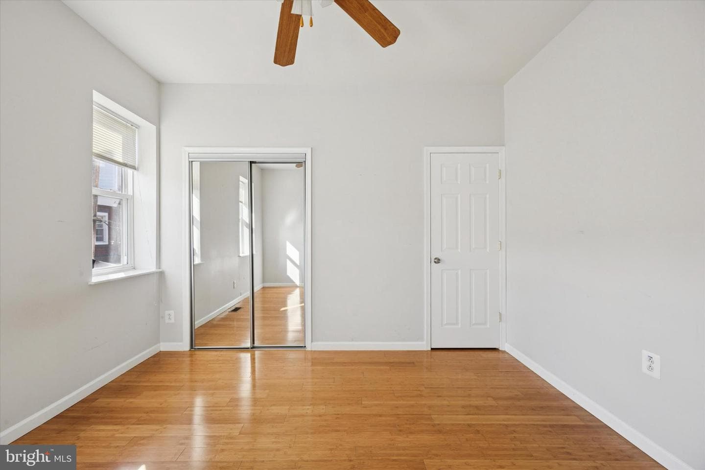 2142 S Hicks Street photo 7