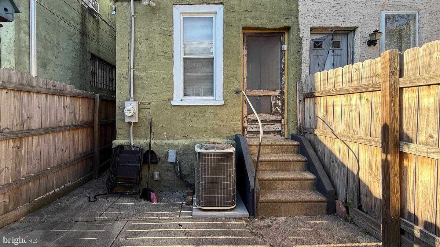 2831 Memphis Street photo 16