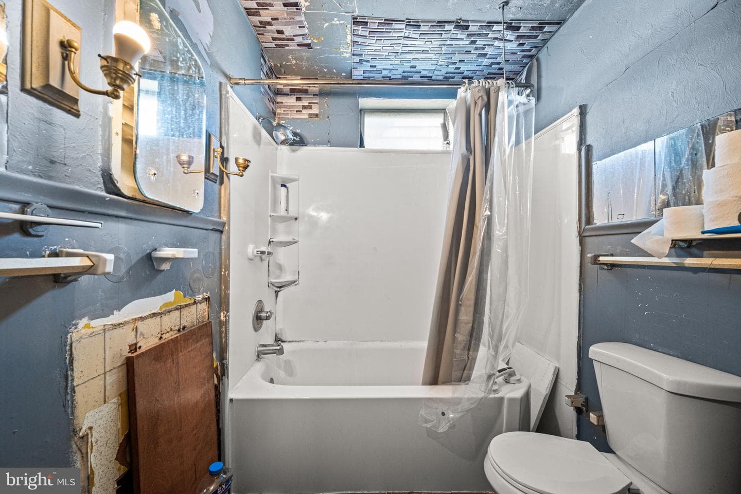 102 W Cliveden Street photo 13