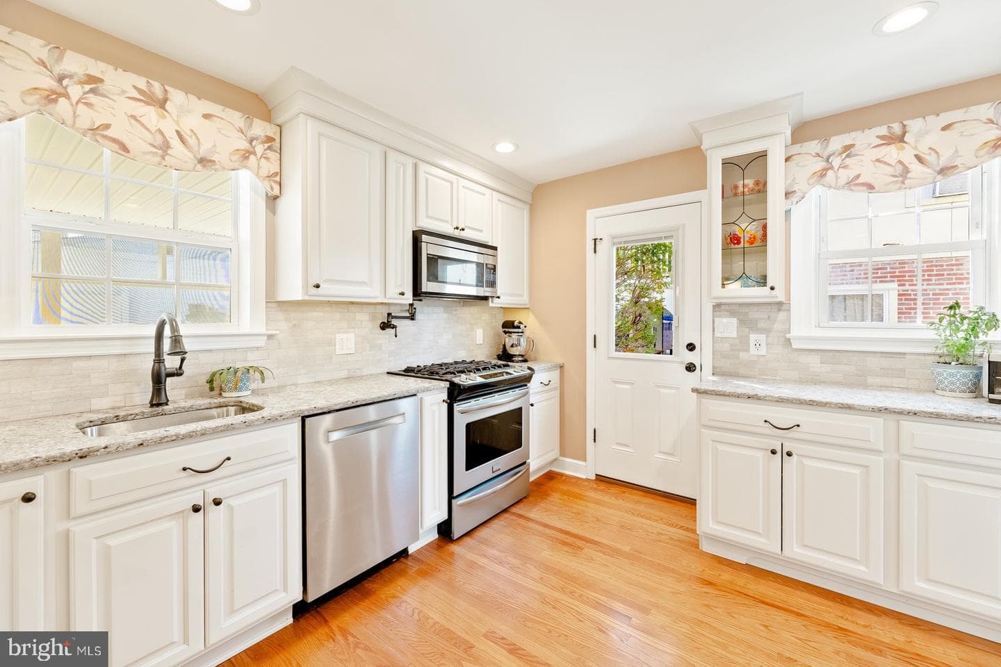 9415 Evans Street photo 16