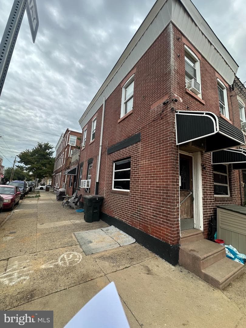 2701 E Birch Street photo 2