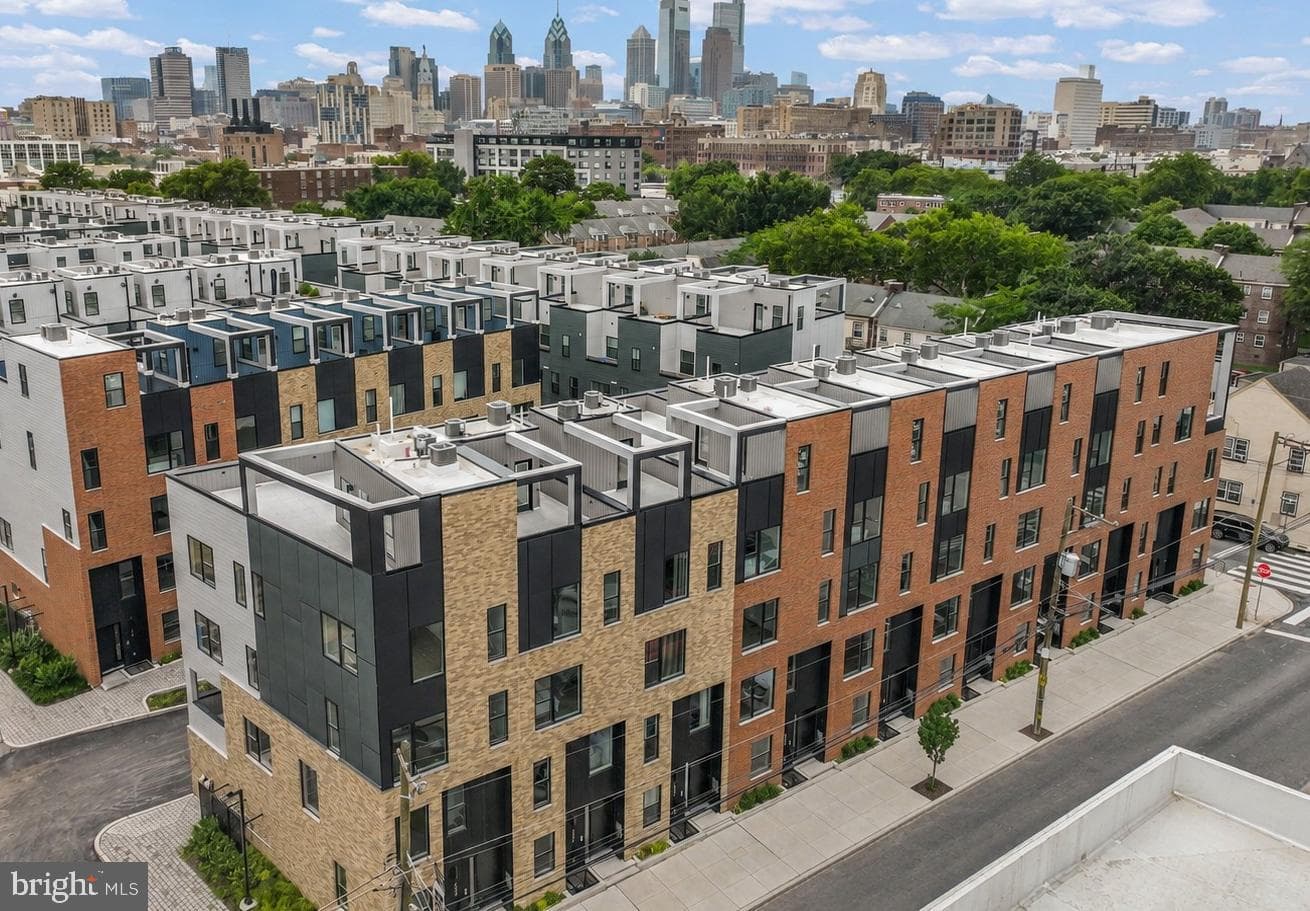 652 Fairmount Avenue, Philadelphia