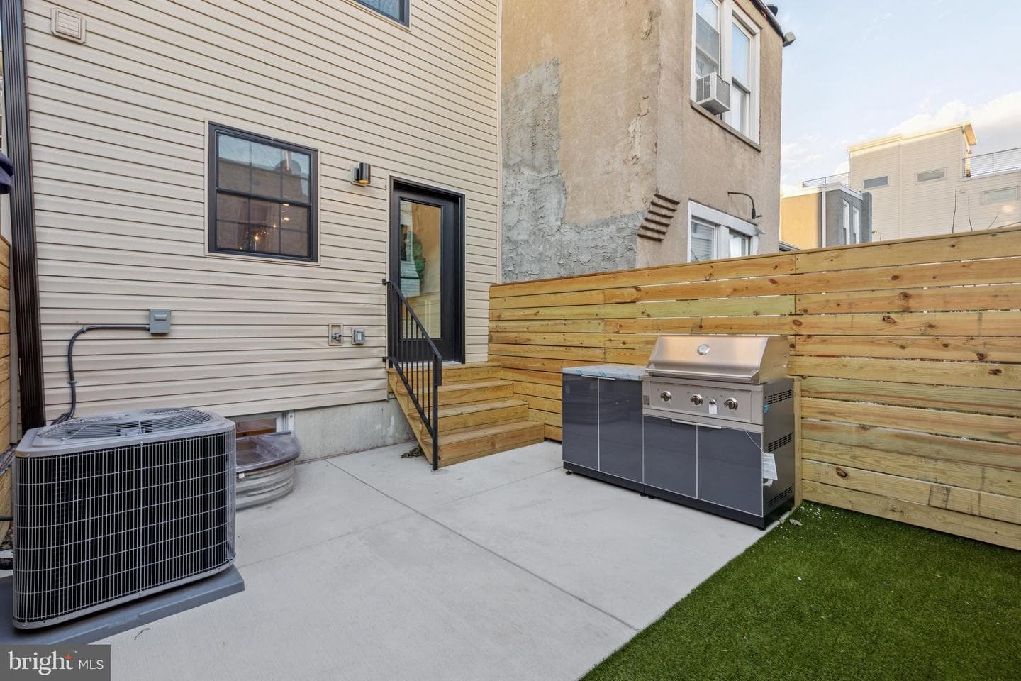 2016 Morris Street photo 45