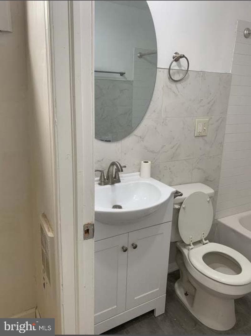 5849 Ludlow Street photo 12