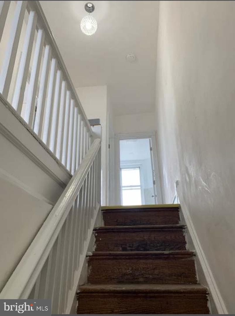 5849 Ludlow Street photo 9