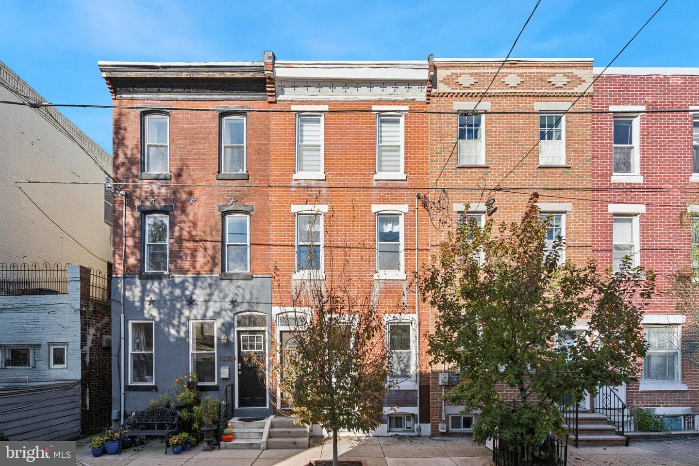 1836 S Hicks Street photo 2