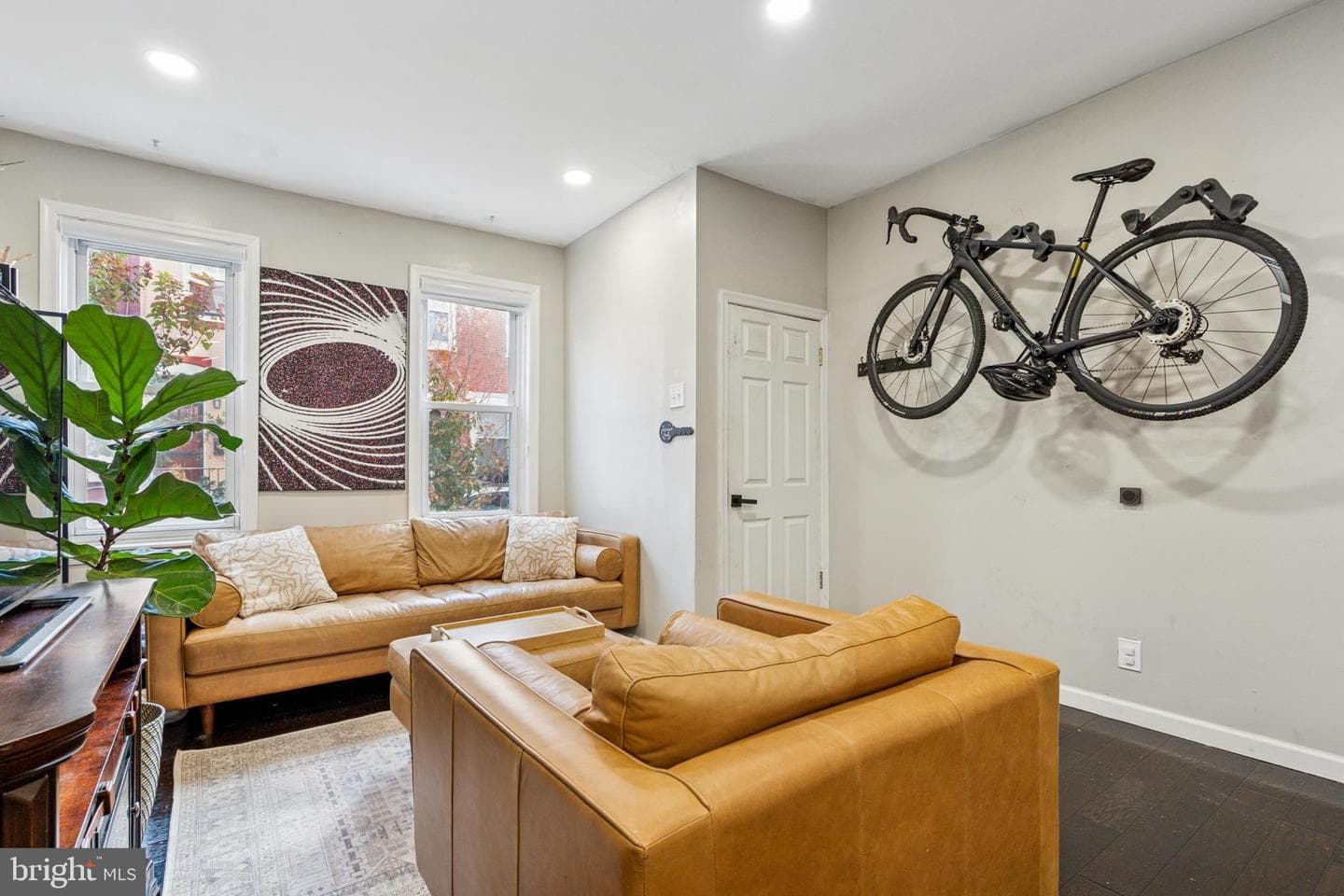 1836 S Hicks Street photo 3
