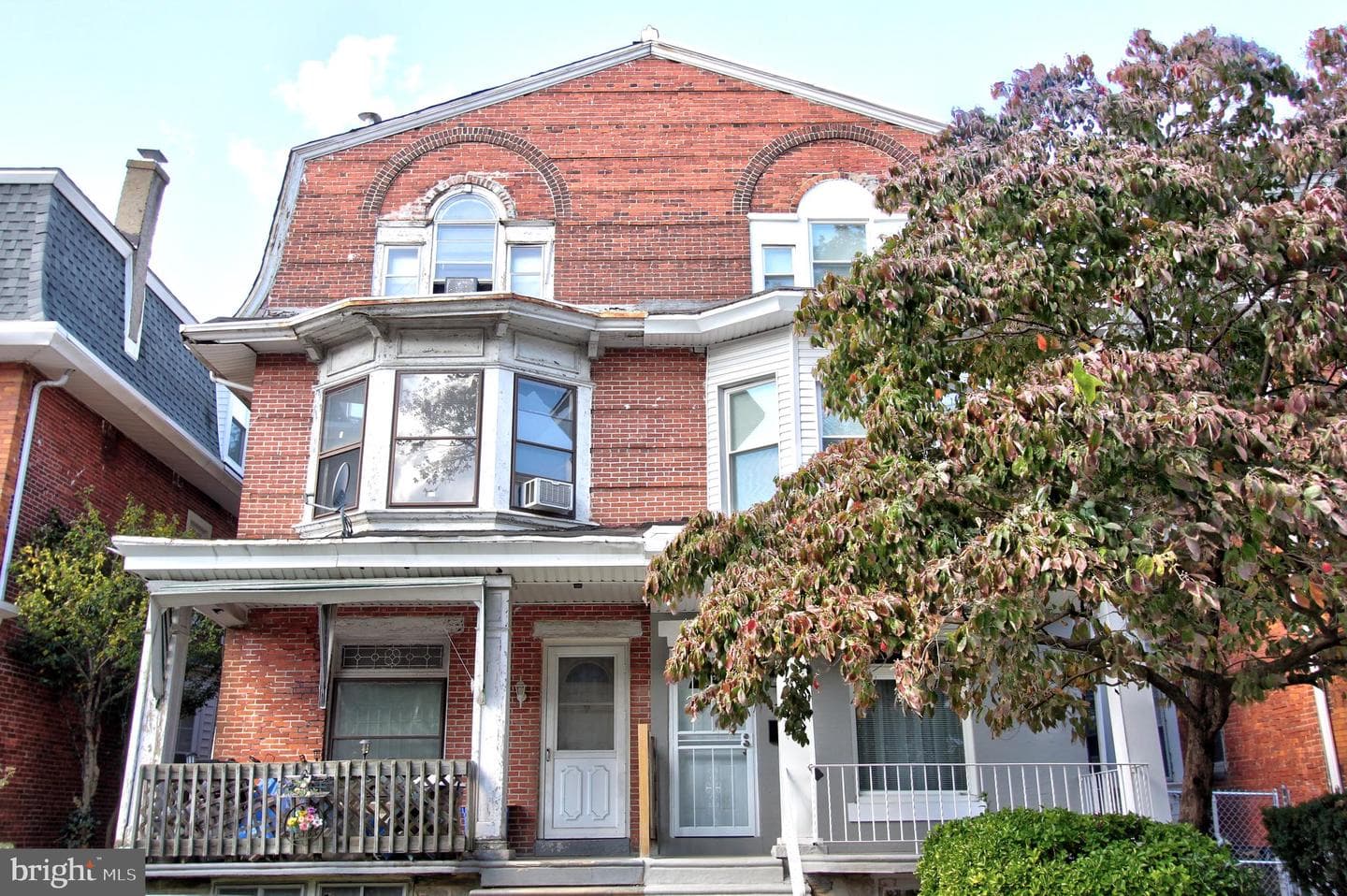 47 W Pomona Street photo 2