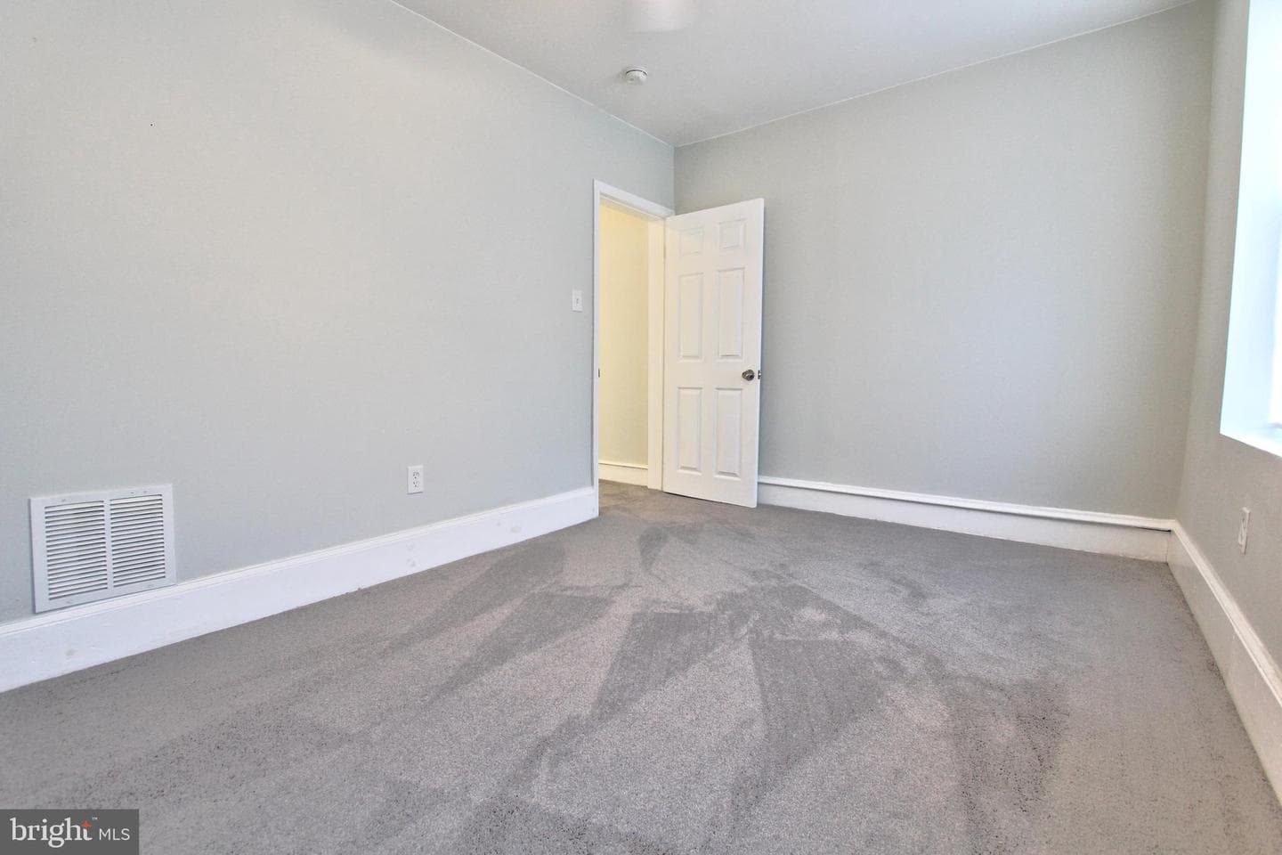 47 W Pomona Street photo 9