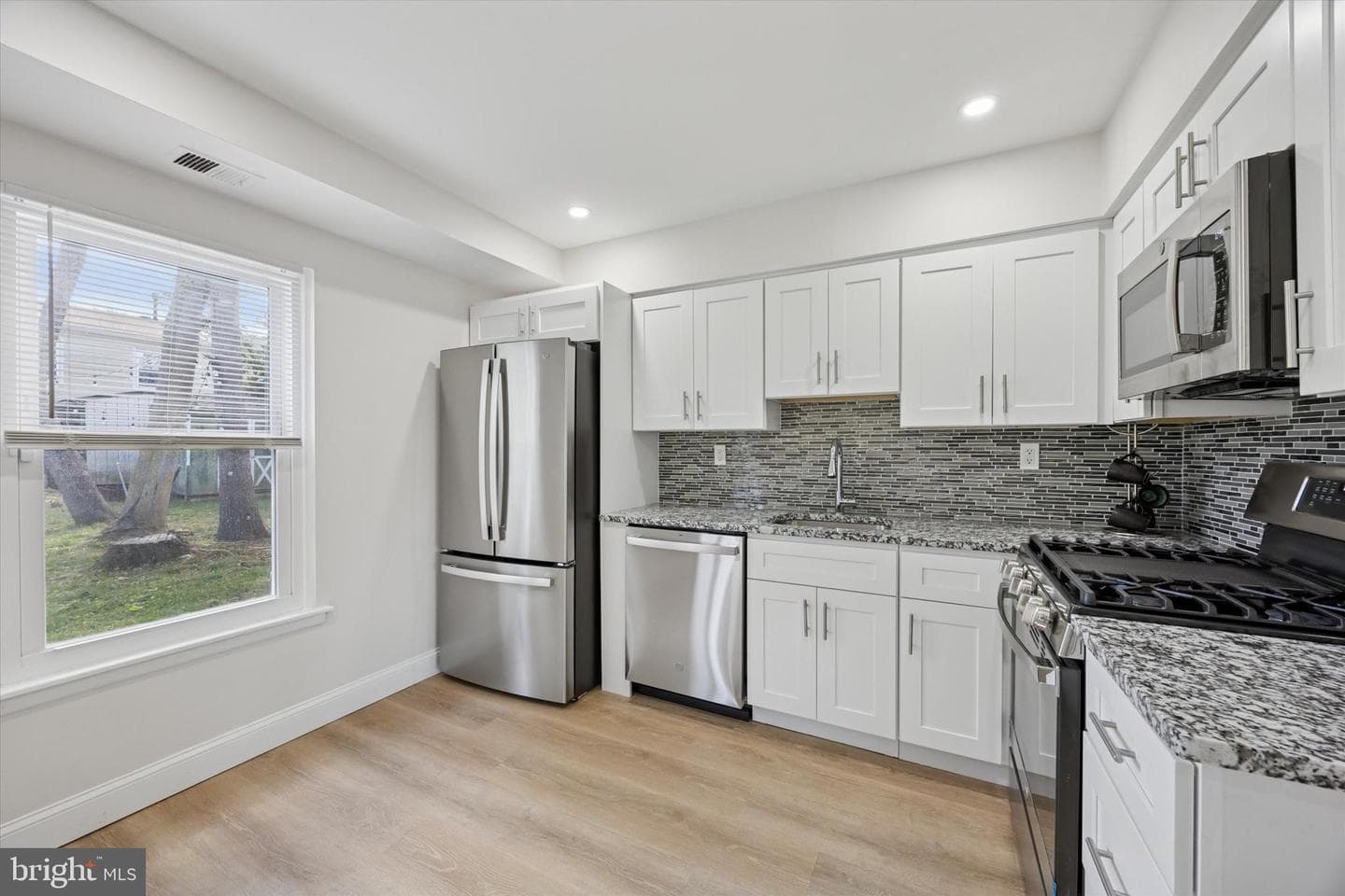 8210 Buist Avenue photo 3